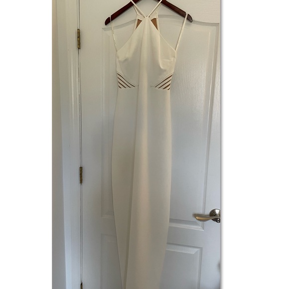 Halston Heritage Dresses & Skirts - NWT HALSTON GOWN-BEYOND STUNNING✨